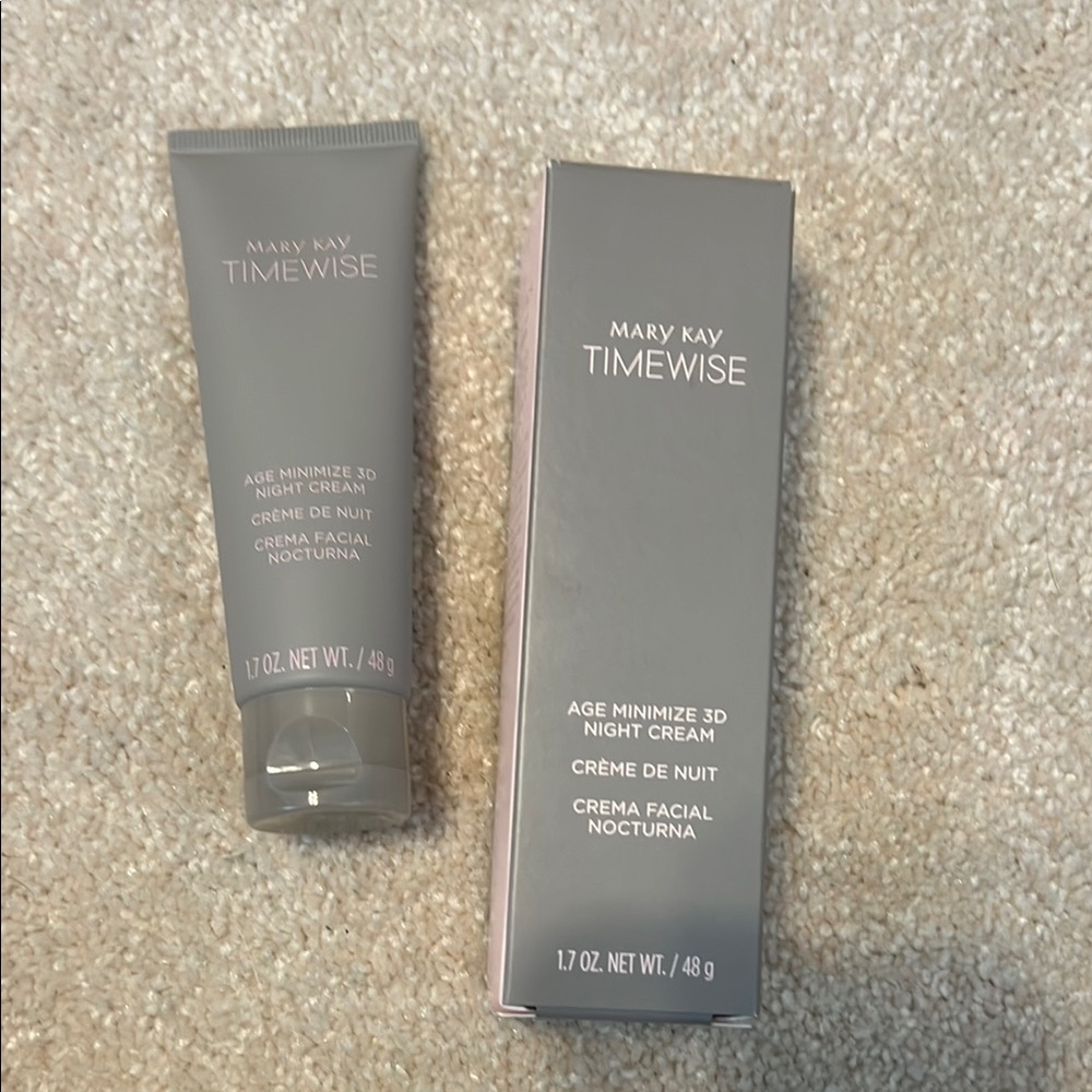 Mary Kay Timewise Age Minimize 3D Night Cream in Gray
